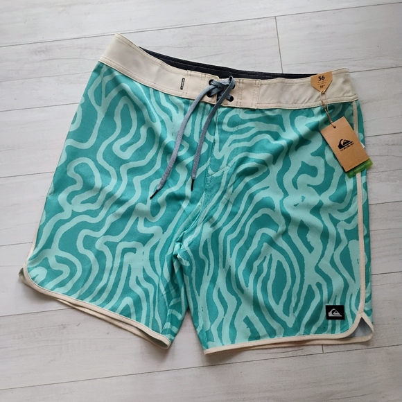 QUIKSILVER NEW Surfsilk Scallop Hem Boardshorts - Picture 1 of 13